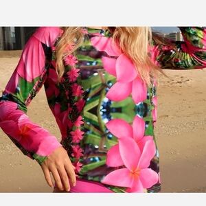 🆕️Maria Arts Cow NWOT Small Floral Pink Plumeria Rash Guard Swim Top Surf Shirt